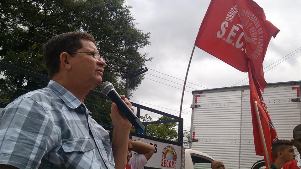 Após denúncias de violação dos direitos trabalhistas, Secor protesta em frente as Lojas CEM e Assaí