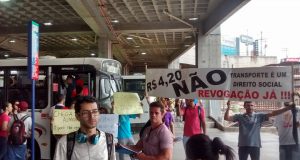 Protesto pede revogação do aumento da tarifa em Carapicuíba