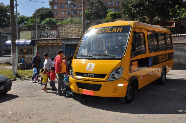 Motoristas de transporte escolar de Carapicuíba tem até sexta para renovar alvará