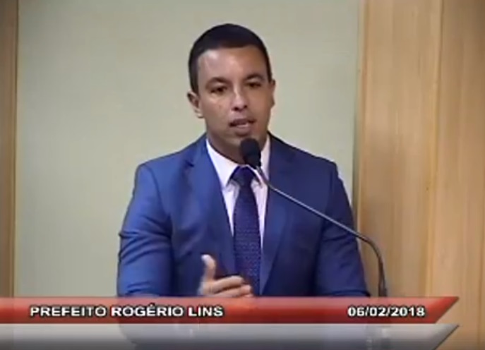 Prefeito falou sobre uniformes e material escolar dos alunos da rede em discurso na sessão de abertura dos trabalhos da Câmara Municipal em 2018