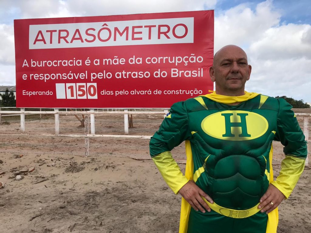 luciano hang havan super heroi