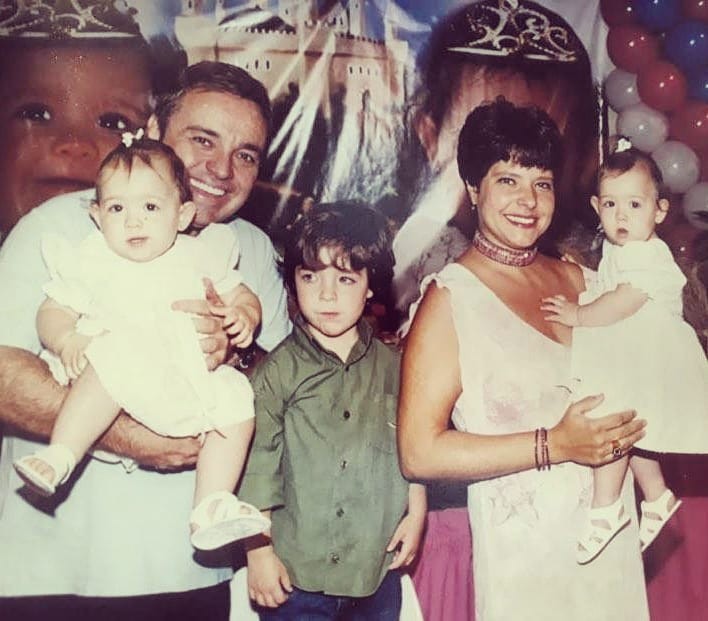 “saudade”, diz Rose Miriam ao postar foto com Gugu e os filhos 