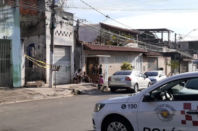 Homem é morto pela irmã com golpe mata-leao em Carapicuíba