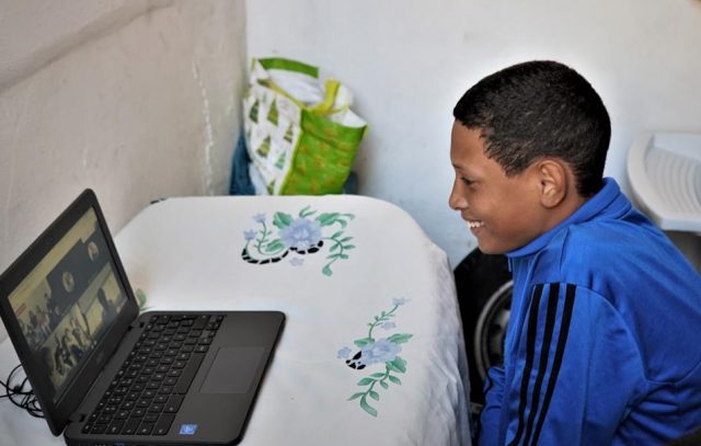 Mais de 2 mil alunos de Barueri vão receber computador e internet grátis em casa