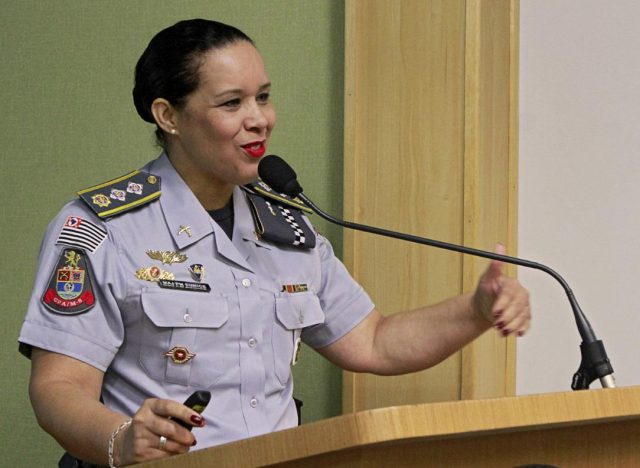 Primeira mulher no comando do 14º Batalhão da PM recebe homenagem na Câmara de Osasco