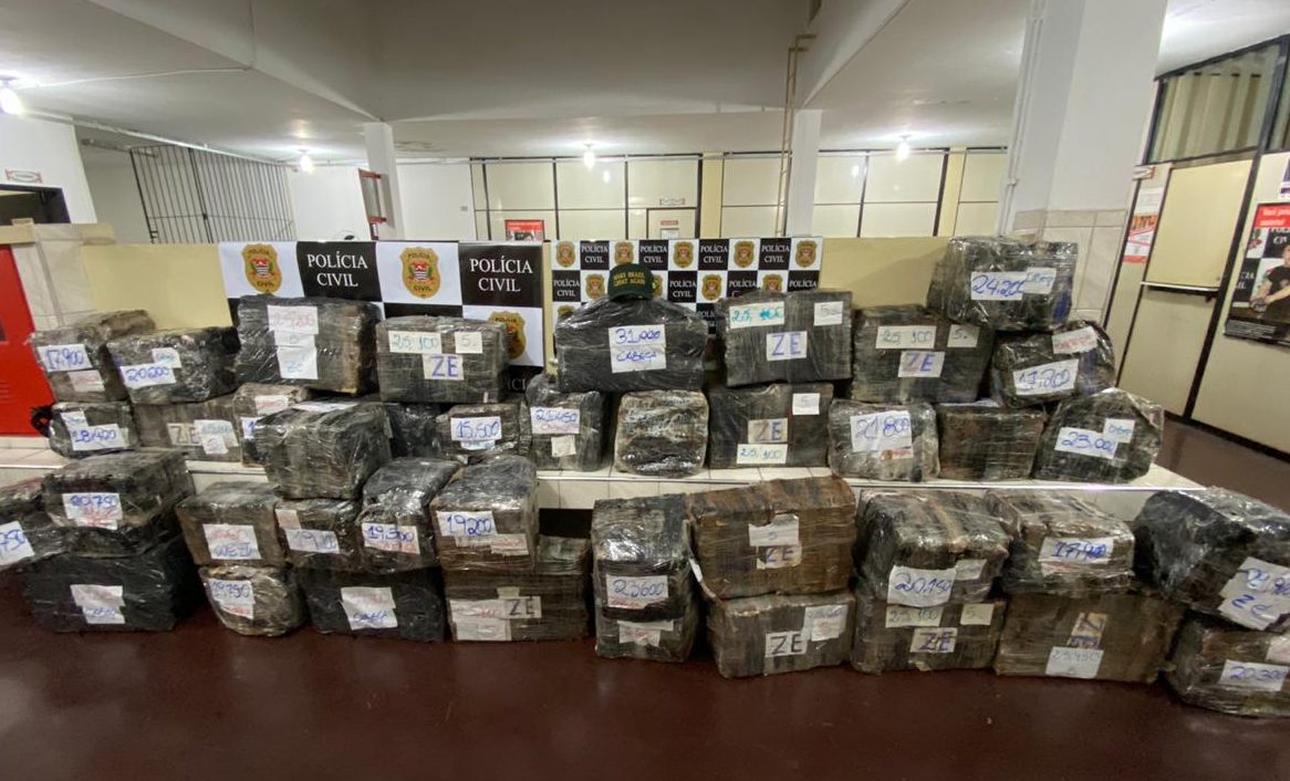 polícia prende mais de 1 tonelada de maconha em Jandira