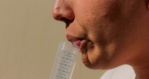 teste de covid-19 com saliva