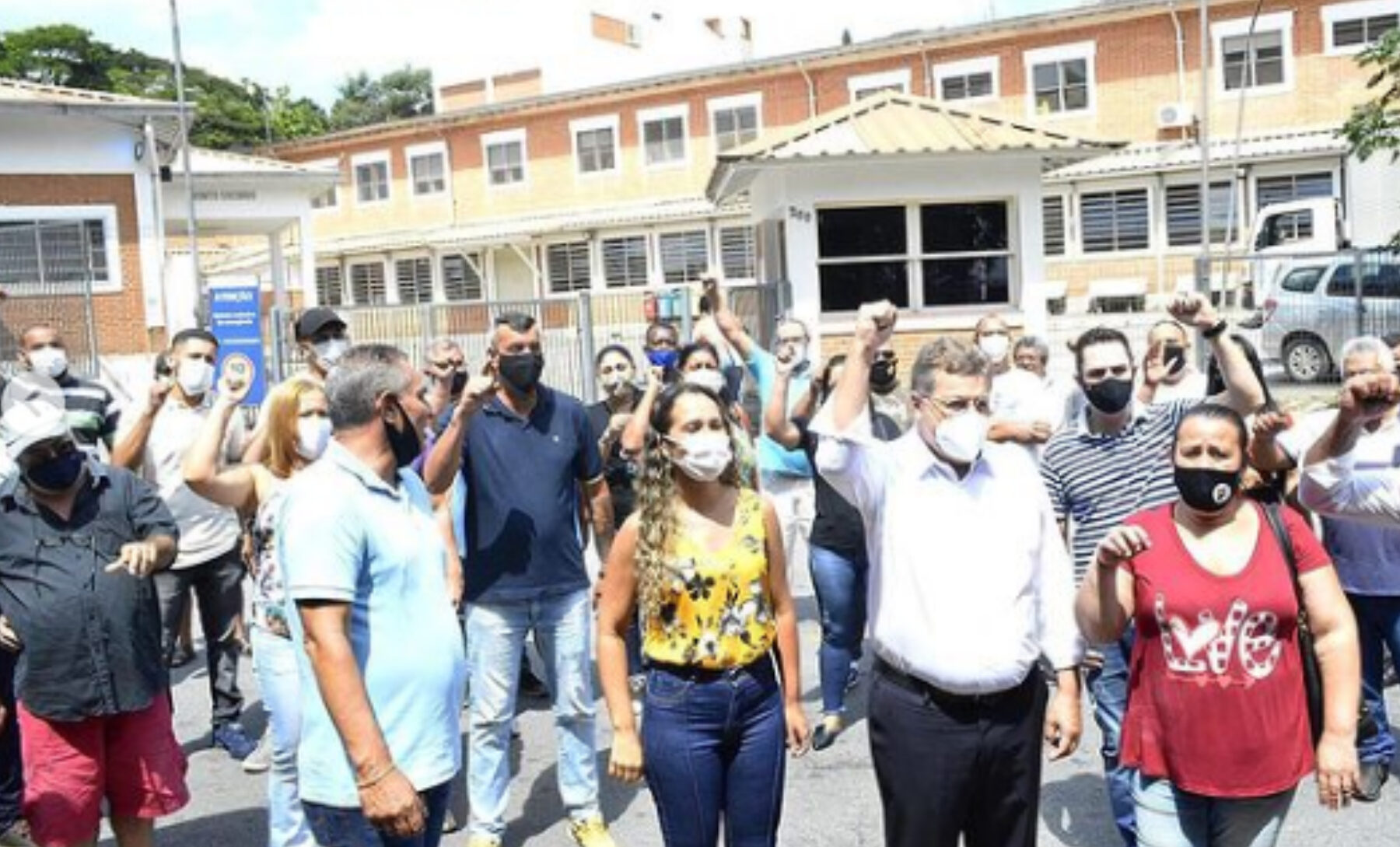 manifestantes contra fechamento ps de cotia