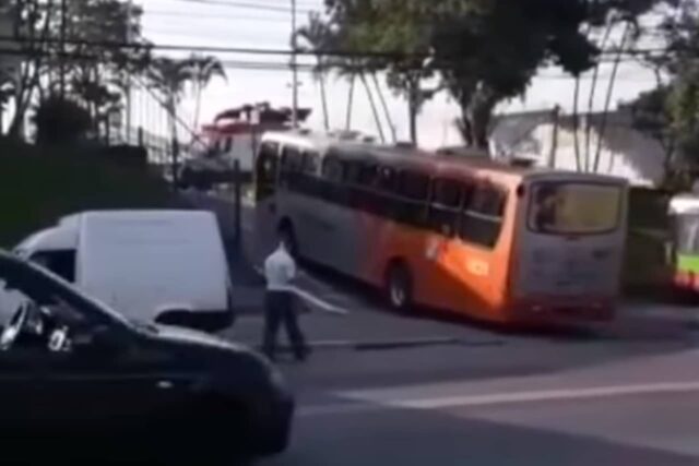 motorista de ônibus socorre mulher osasco