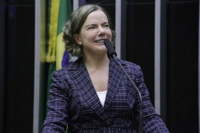 Nessa sexta-feira, 1º de abril, o deputado estadual Emidio de Souza (PT) faz live com a presidenta nacional do PT Gleisi Hoffmann.