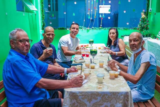 pacientes almoçam com prefeito de osasco na vespera de natal (1)